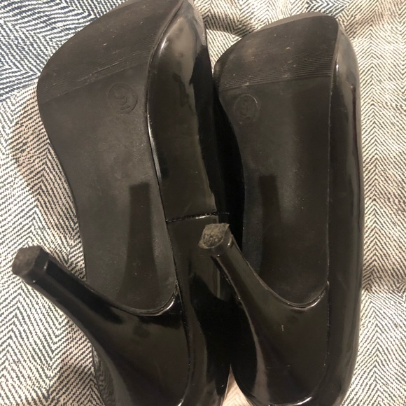 Black Patent Leather Pump Heels - Picture 6 of 6
